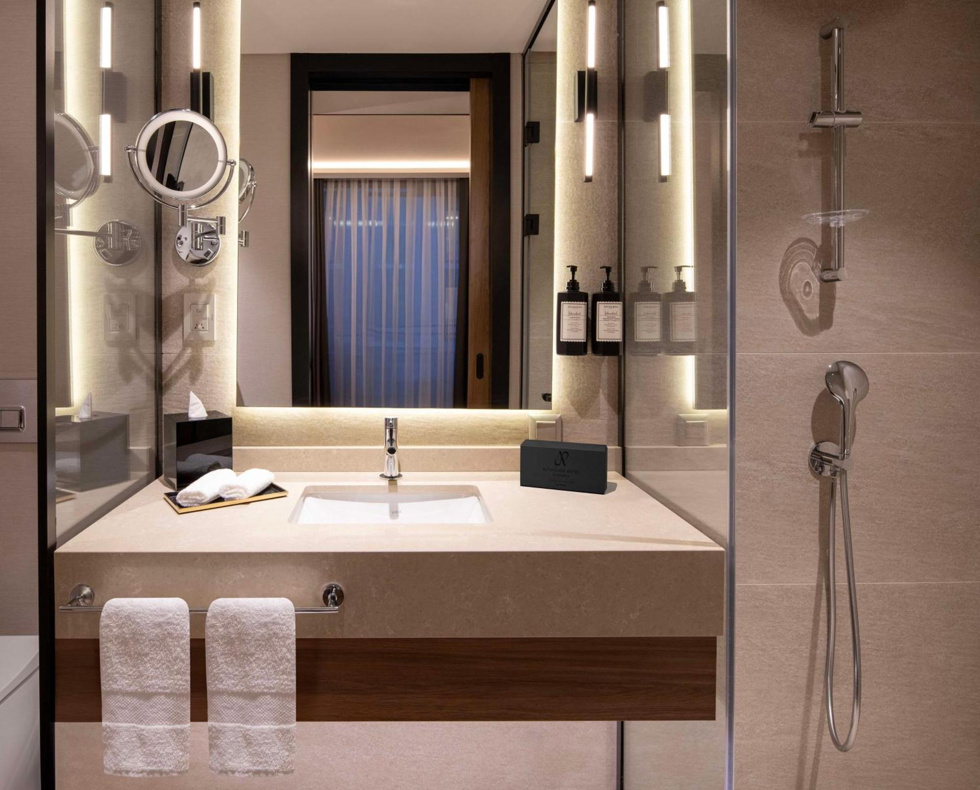 Altunizade Suites Istanbul, Curio Collection By Hilton Экстерьер фото